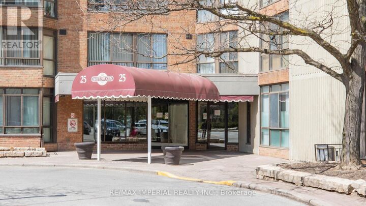 Property Photo:  25 Bamburgh Circle 2136  ON M1W 3W2 