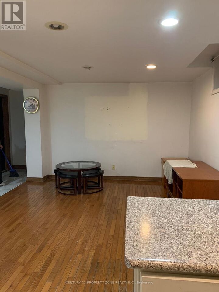 Property Photo:  6079 Tillsdown Drive  ON L5N 4P1 
