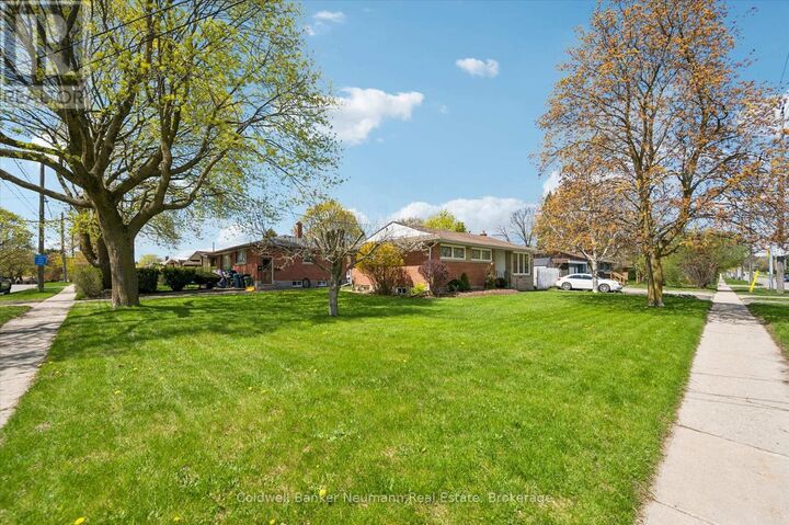 Property Photo:  92 Victoria Road North  ON N1E 5H2 