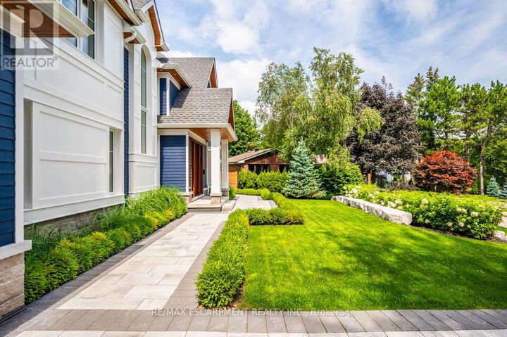 Property Photo:  1618 Dogwood Trail  ON L5G 3A5 