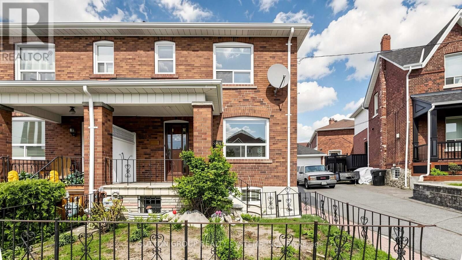Property Photo:  683 Old Weston Road  ON M6N 3B6 