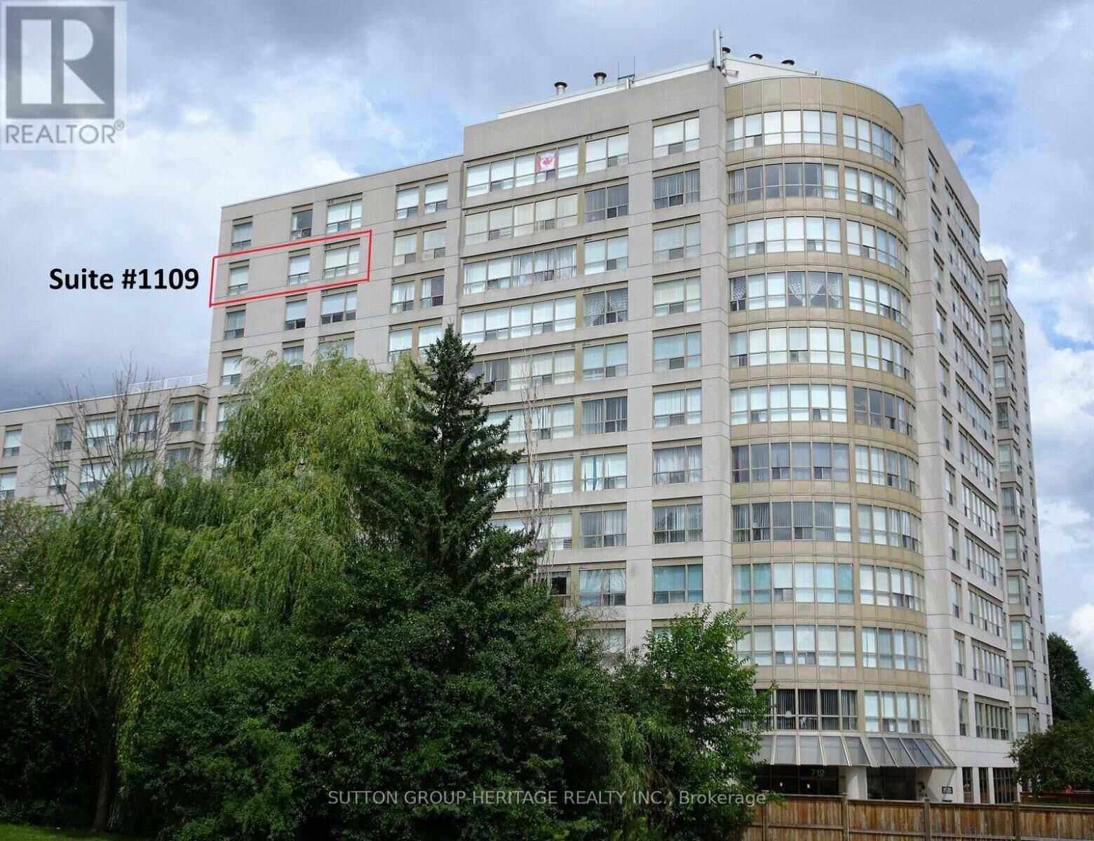 Property Photo:  712 Rossland Road East 1109  ON L1N 9E8 