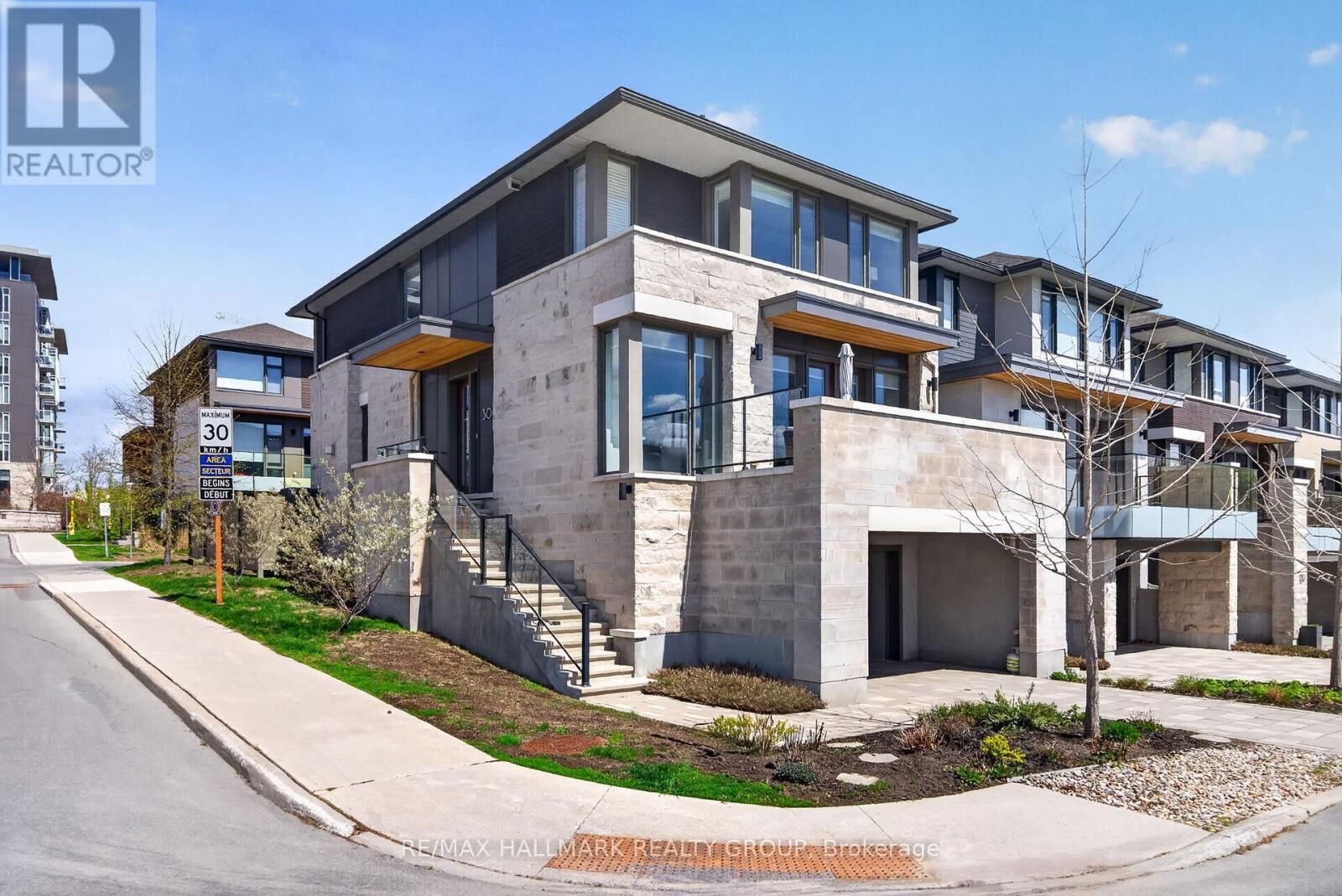 Property Photo:  30 Telmon Street  ON K1S 5P7 