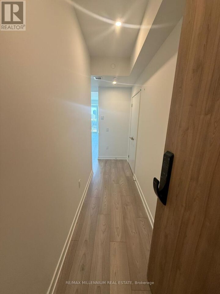 Property Photo:  1 Fairview Road 502  ON L5A 0B4 
