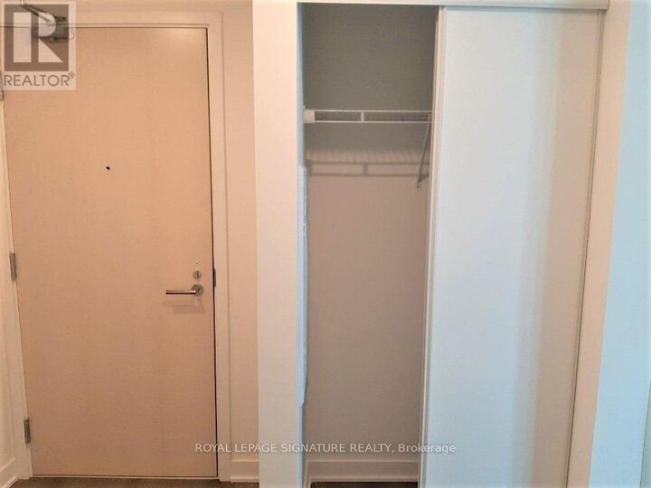 Property Photo:  115 Blue Jays Way 3811  ON M5V 0N4 