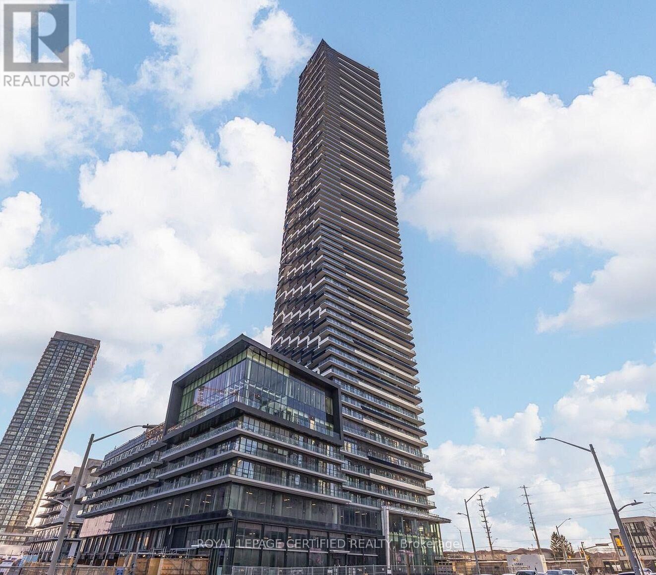Property Photo:  448 Burnhamthorpe Road West 3311  ON L5B 4M6 