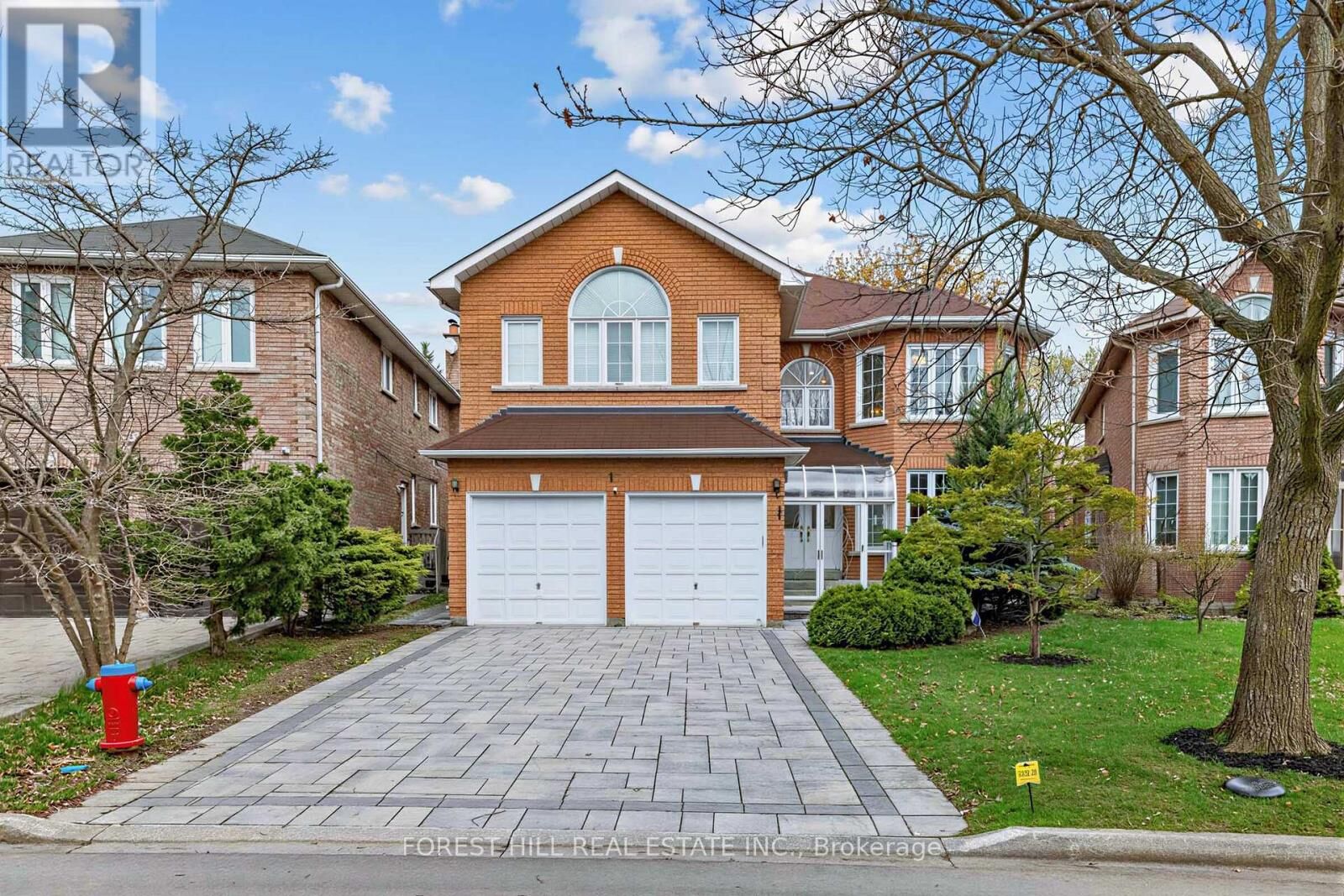 Property Photo:  17 Lady Lynn Crescent  ON L4B 3V5 