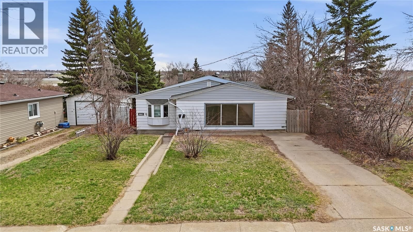 Property Photo:  1065 Stadacona Street W  SK S6H 2B1 