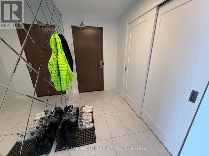 Property Photo:  805 Carling Avenue 3302  ON K1S 5W9 