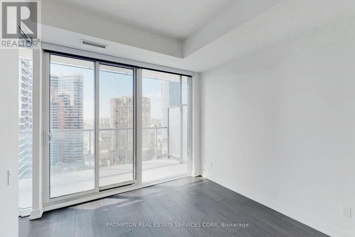 Property Photo:  3 Gloucester Street 1010  ON M4Y 0C6 