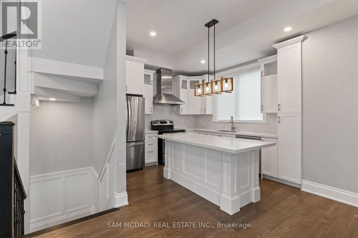 Property Photo:  15 Old Oak Drive  ON M9A 1A3 