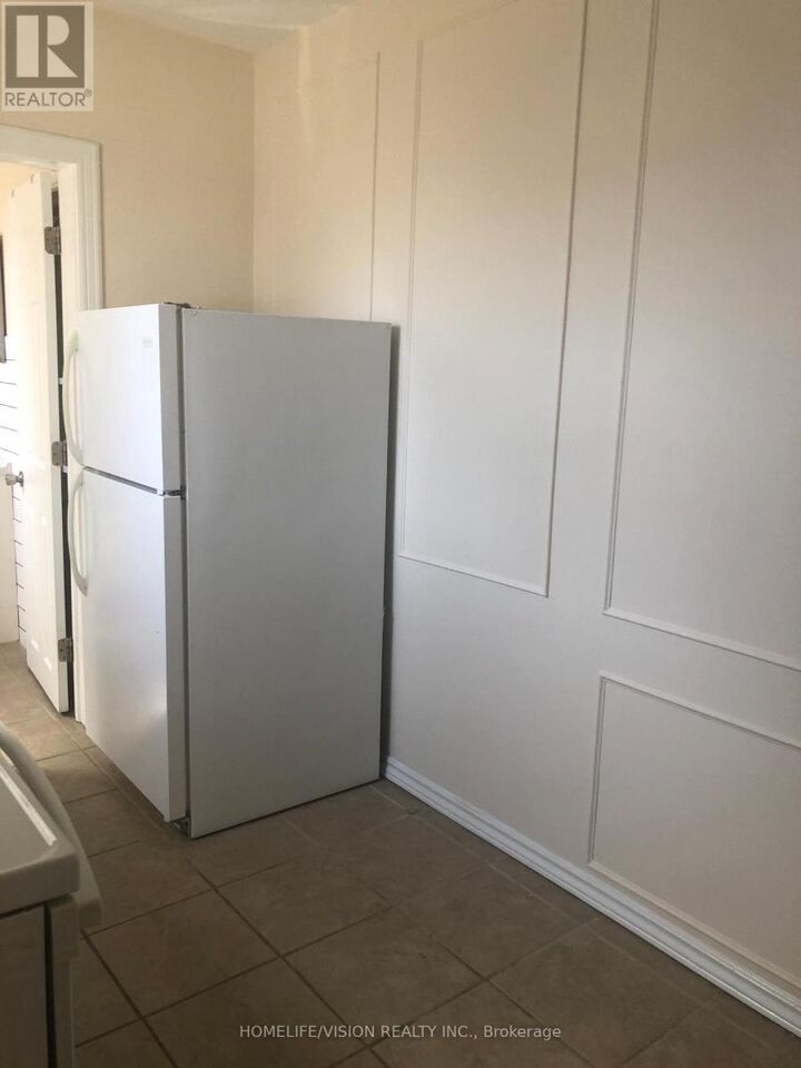 Property Photo:  421 Sutherland Drive 2  ON M4G 1K4 