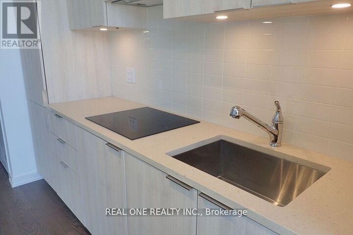 Property Photo:  11 Wellesley Street West 716  ON M4Y 1E8 