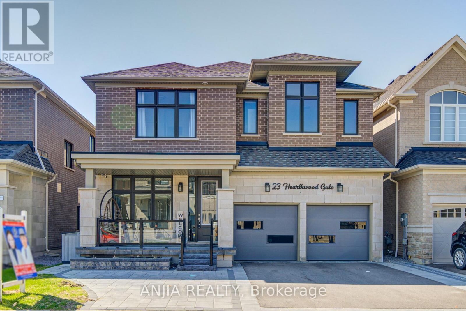 Property Photo:  23 Hearthwood Gate  ON L4A 4X1 
