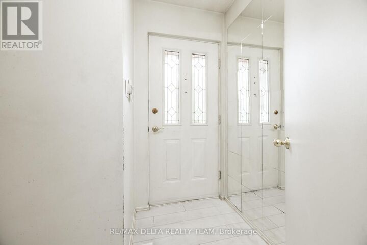 Property Photo:  796 Vinette Crescent  ON K1E 1W9 