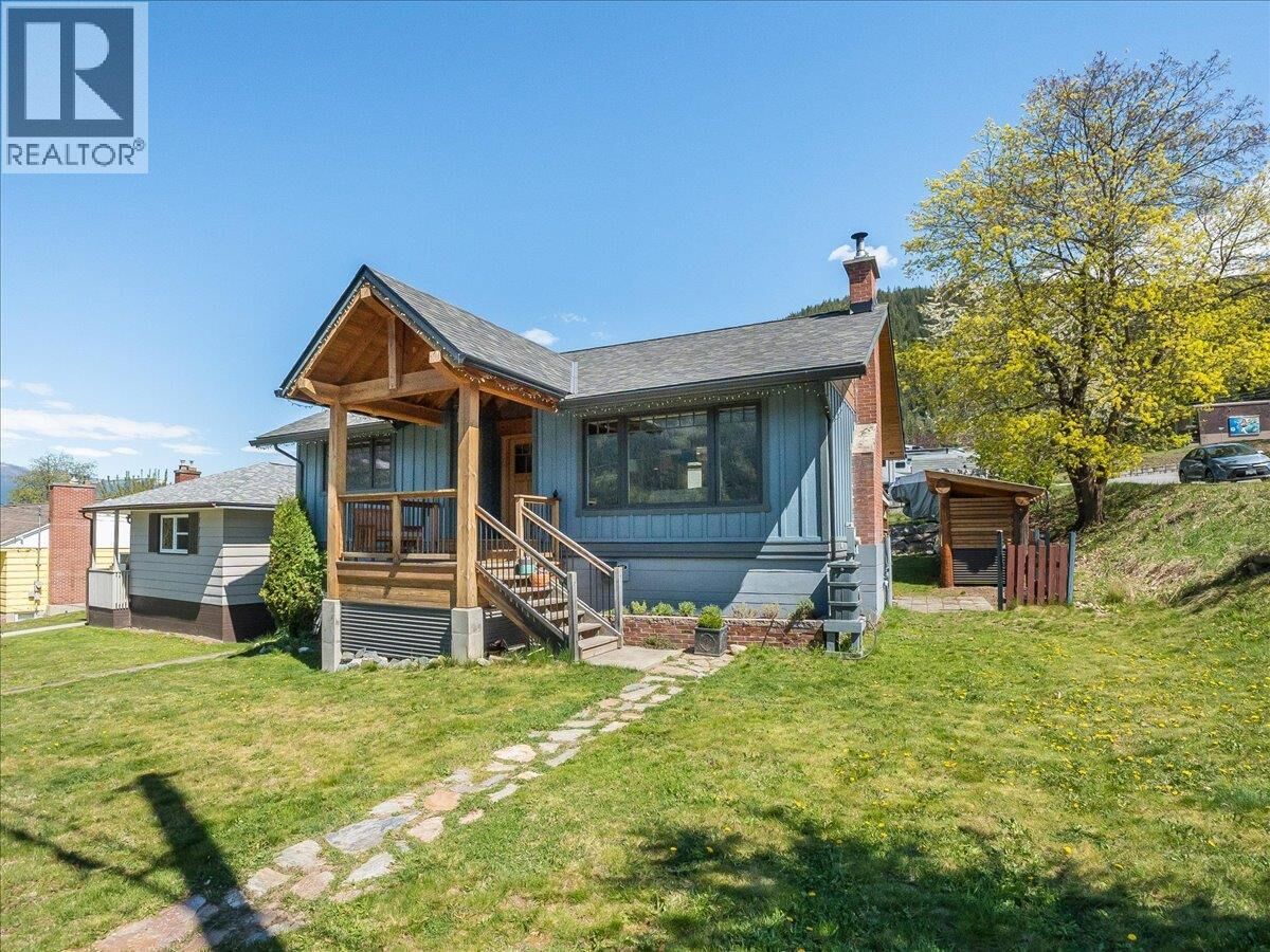 Property Photo:  802 Ninth Street  BC V1L 3B9 