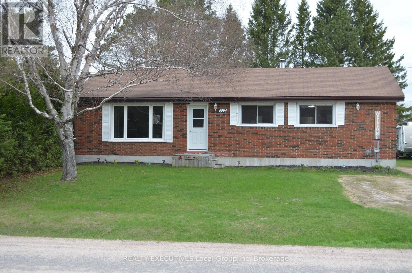 Property Photo:  412 Sweezy Street West  ON P0H 2L0 