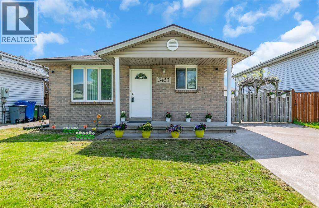 Property Photo:  3453 Caribou Crescent  ON N8W 5V4 