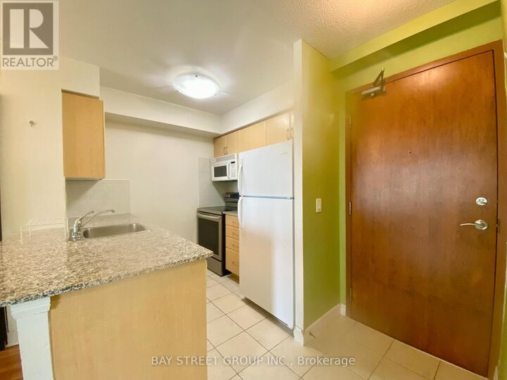 Property Photo:  35 Bales Avenue 1802  ON M2N 7L7 