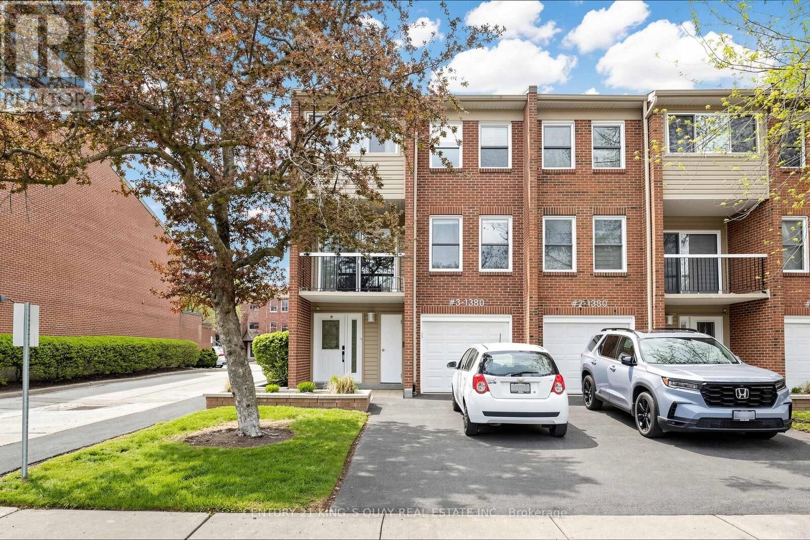 Property Photo:  1380 Hampton Street 3  ON L6H 2S6 