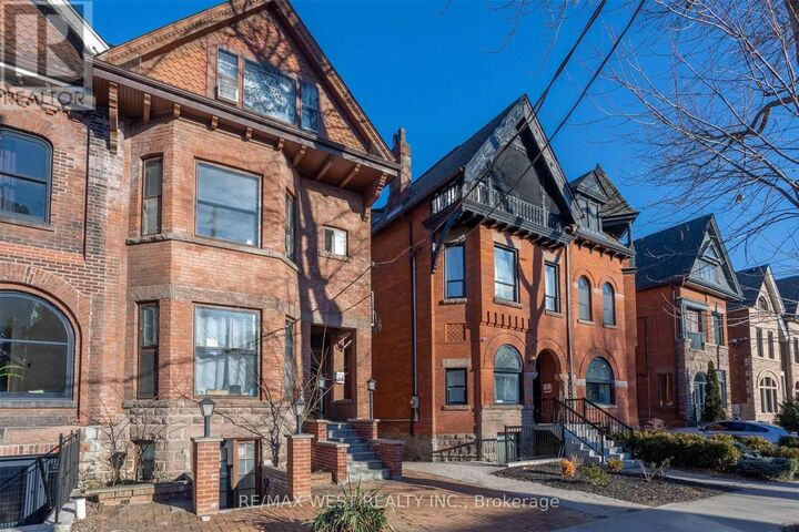 Property Photo:  125 Madison Avenue  ON M5R 2S3 