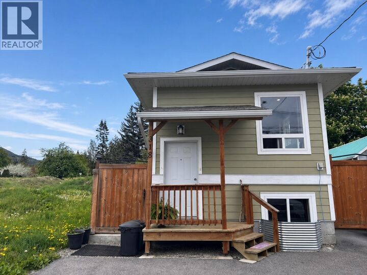 Property Photo: 318 8th Avenue BC V0B 1G3