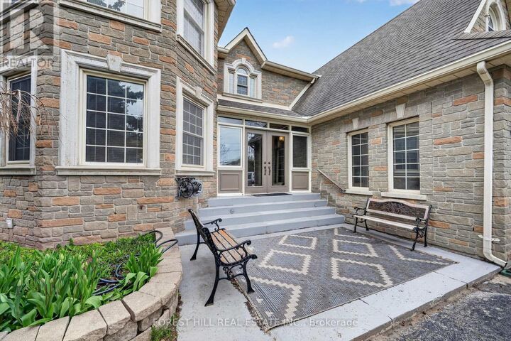 Property Photo:  10601 Bathurst Street  ON L4C 7V8 