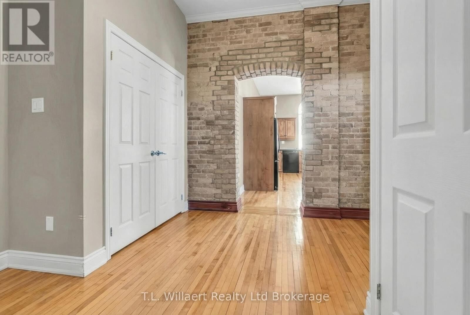 Property Photo:  17 Brock St W 310  ON N4G 2A3 