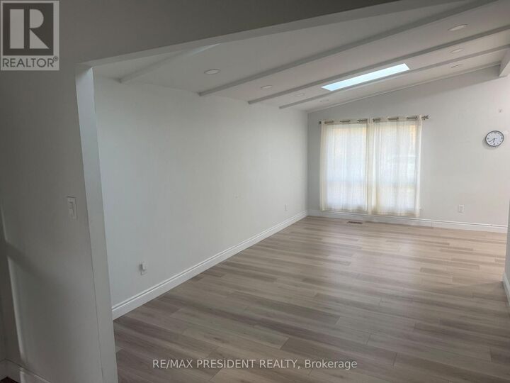 Property Photo:  45 Elmvale Crescent Upper  ON M9V 2B8 