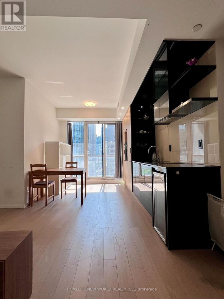 Property Photo:  70 Temperance Street 1012  ON M5H 4E8 