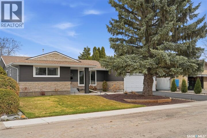 Property Photo:  411 Auld Crescent  SK S7H 4X2 