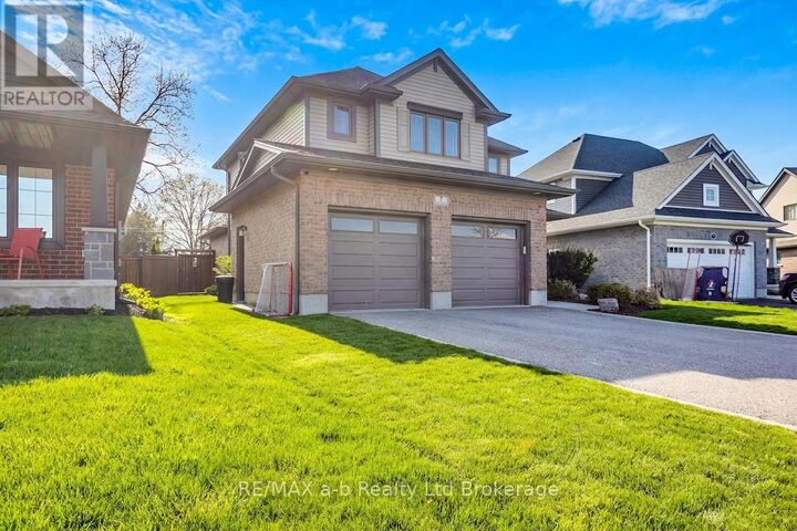 Property Photo:  7 Arnold Street  ON N4G 0G9 