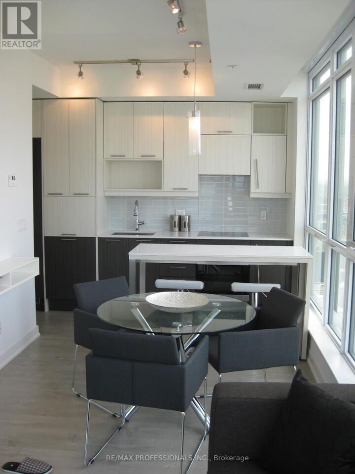 Property Photo:  199 Richmond Street West 1902  ON M5V 0H4 