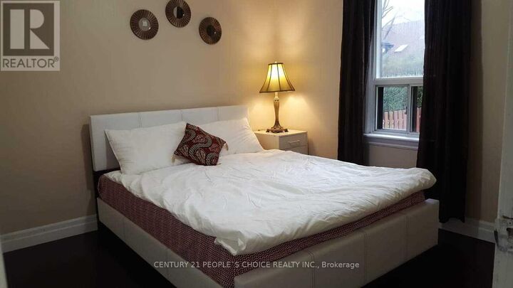 Property Photo:  186 Maurice Drive Upper  ON L6K 2W9 