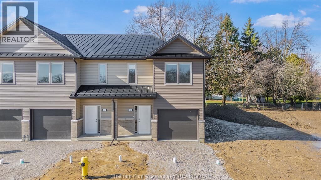 Property Photo:  48 Magnolia Lane  ON N7M 0W7 