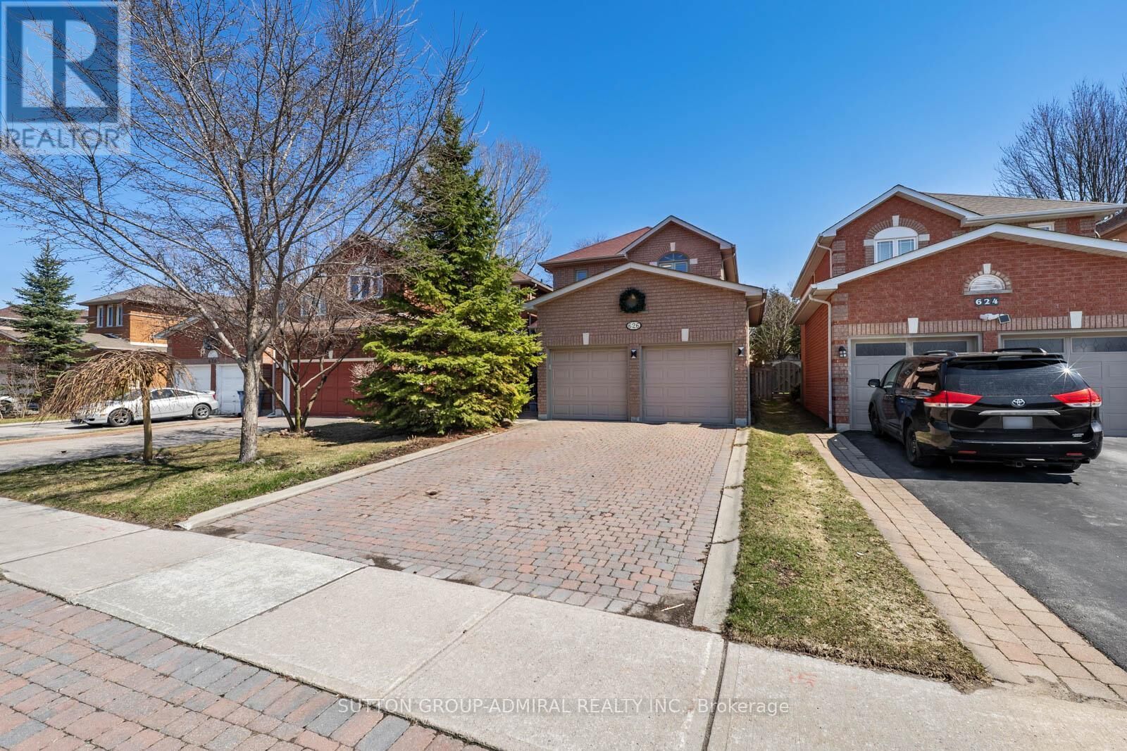 Property Photo:  626 College Manor Drive  ON L3Y 8M7 