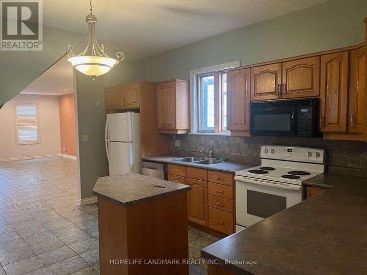 Property Photo:  231 Clinton Street  ON M6G 2Y4 