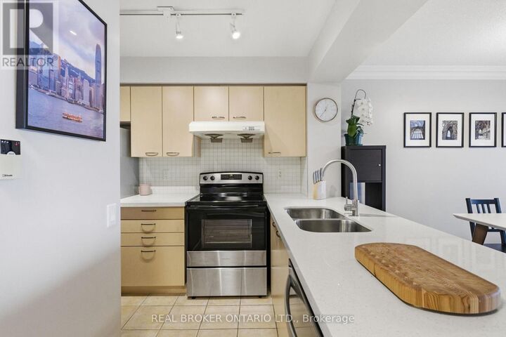 Property Photo:  2 Clairtrell Road 609  ON M2N 7H5 