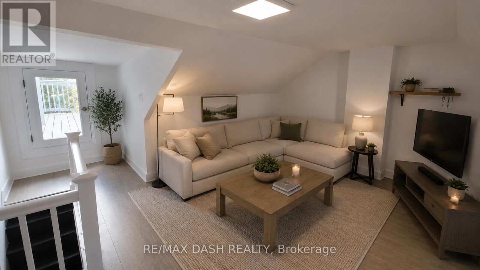 Property Photo:  13 Hocken Avenue Upper  ON M6G 2K1 