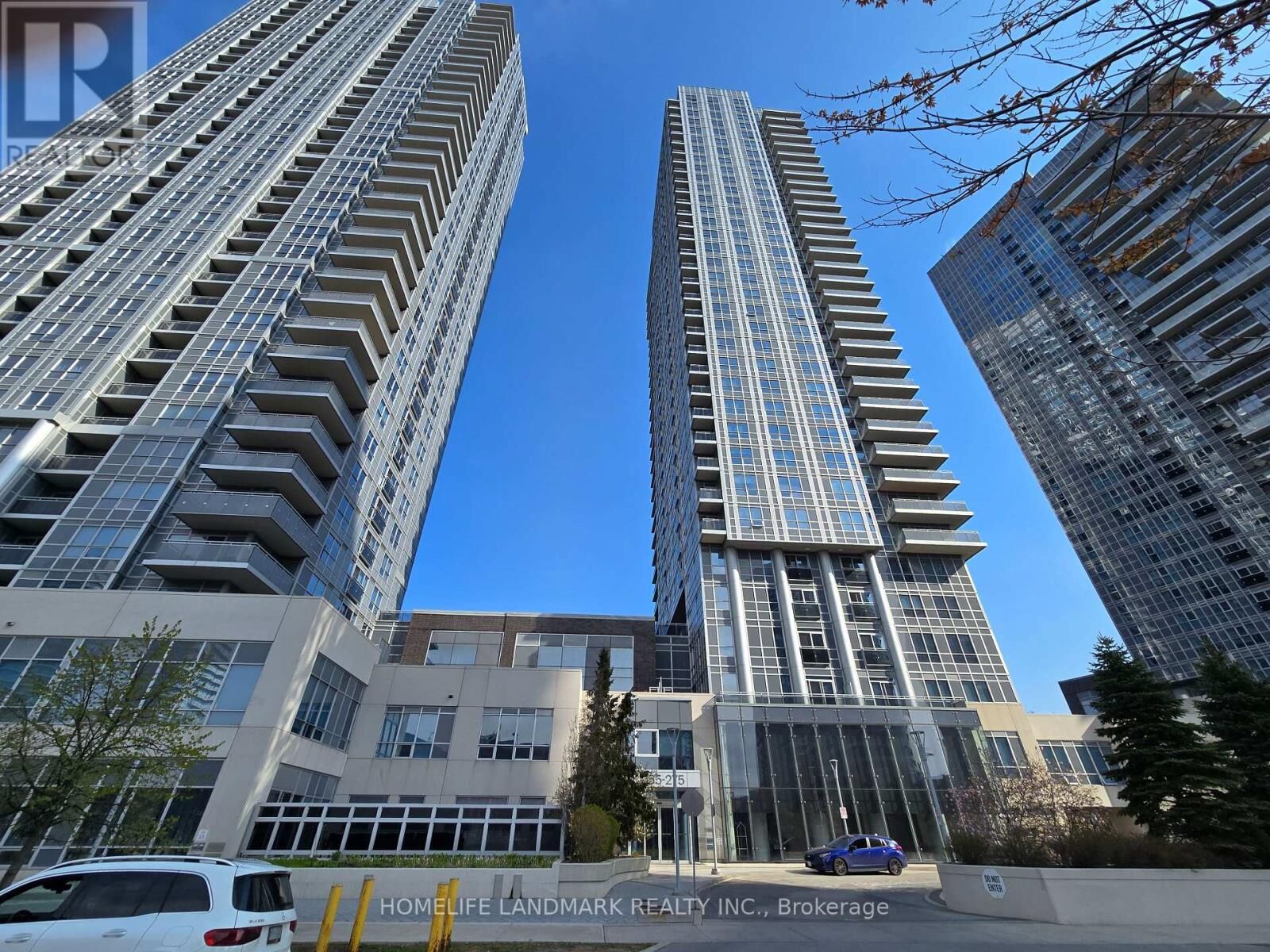 Property Photo:  275 Village Green Square 1217  ON M1S 0L8 