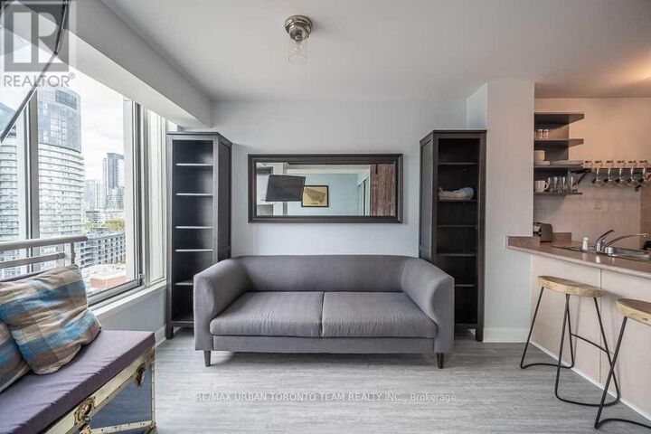 Property Photo:  650 Queens Quay Boulevard 1601  ON M5V 3N2 