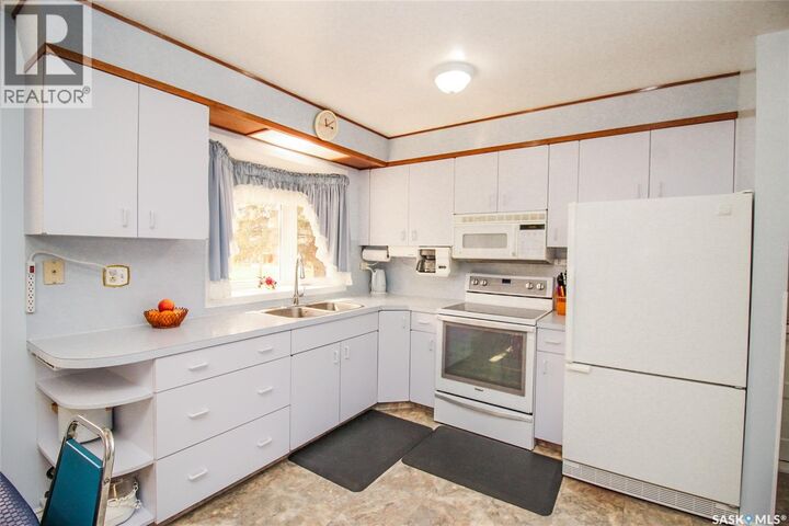 Property Photo:  435 3rd Avenue E  SK S0N 2M0 