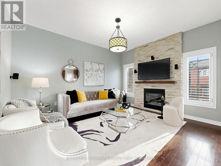 Property Photo:  84 Lewis Honey Drive  ON L4G 0J3 