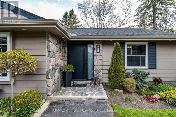 Property Photo:  736 Victoria Street  ON L4R 1B4 