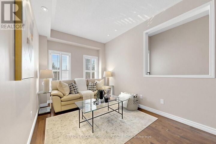 Property Photo:  435 Hensall Circle 71  ON L5A 4P1 