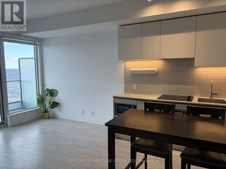 Property Photo:  5 Buttermill Avenue 6001  ON L4K 0M5 