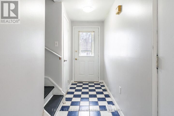 Property Photo:  139 Burns Circle  ON L4N 5J8 