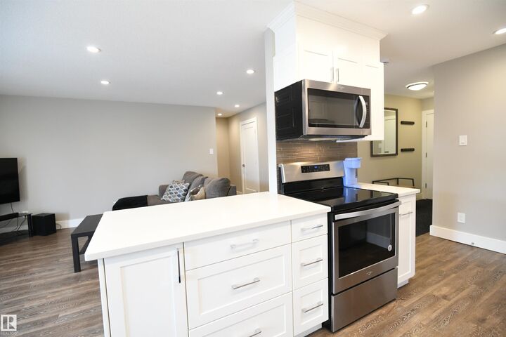 Property Photo:  8125 110 Street NW 206  AB T6G 2P3 