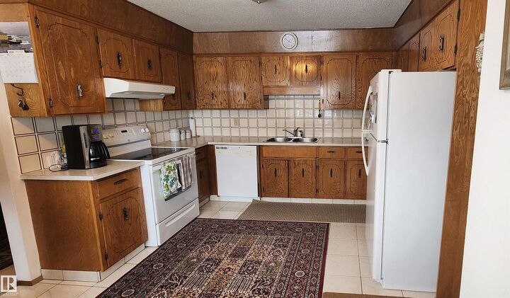 Property Photo:  11035 166 Avenue NW  AB T5X 1Y2 