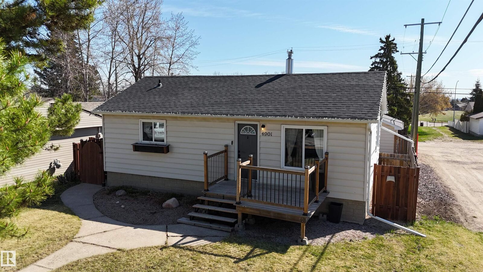 Property Photo:  4901 44 Street  AB T7A 1H3 